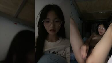 推荐！正宗大学生~宿舍直播【困困兔】道具狂插流白浆，眼镜妹，室友睡着偷偷脱光，身材不错诱人 (2)